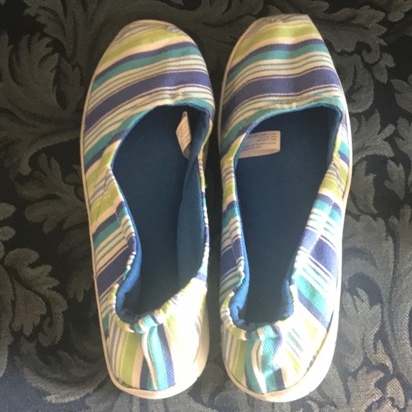 Nice ladies Dearfoam for comfort house slippers. - Picture 3 of 4